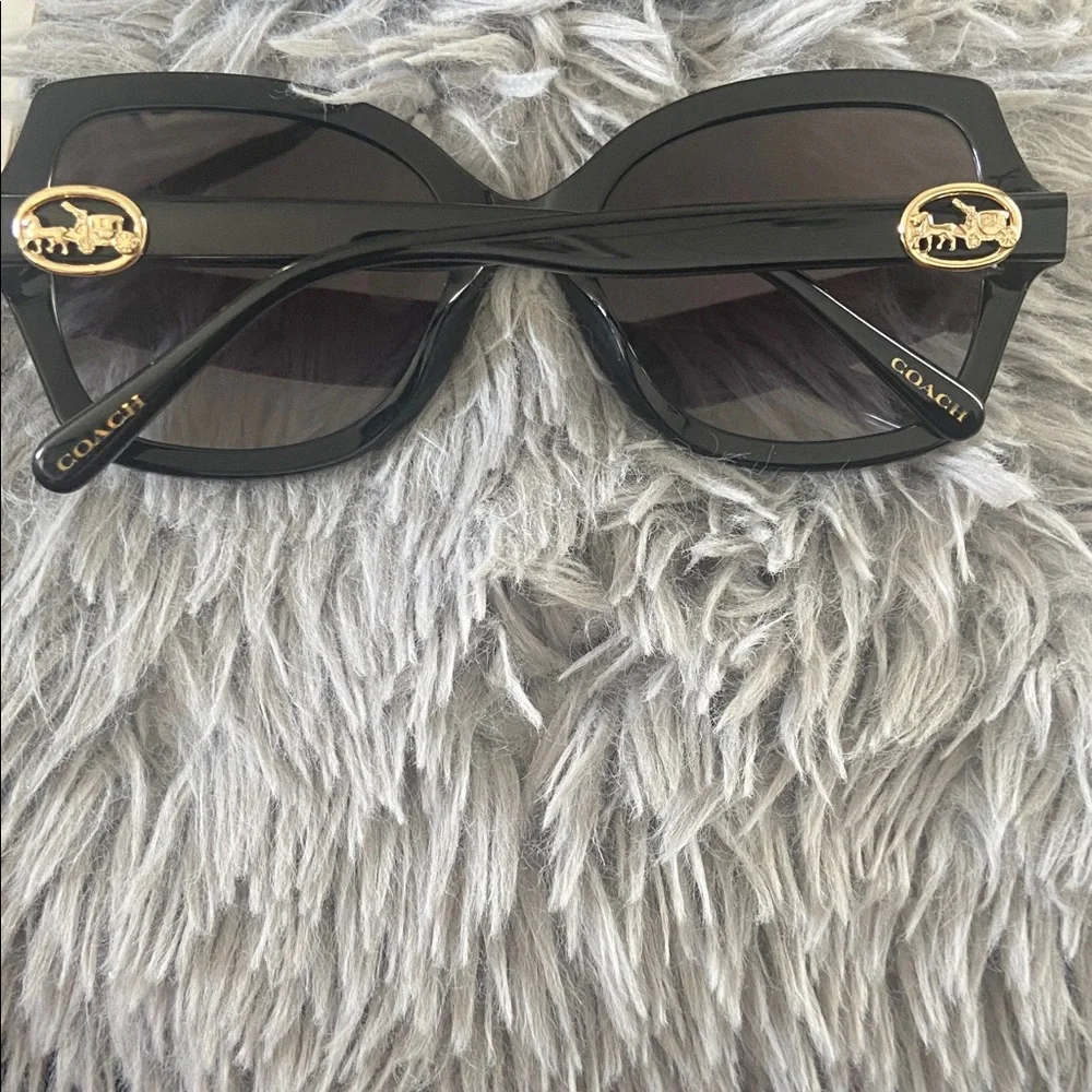 NWT Coach Black Cat-Eye Sunglasses with Dark Smoke Lenses - Picture 2 of 2